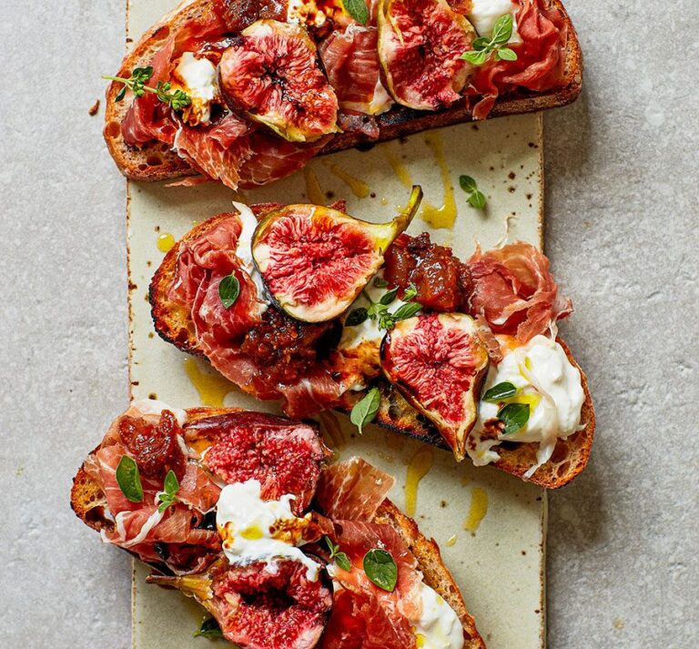 Tartine de figues, burrata et prosciutto
